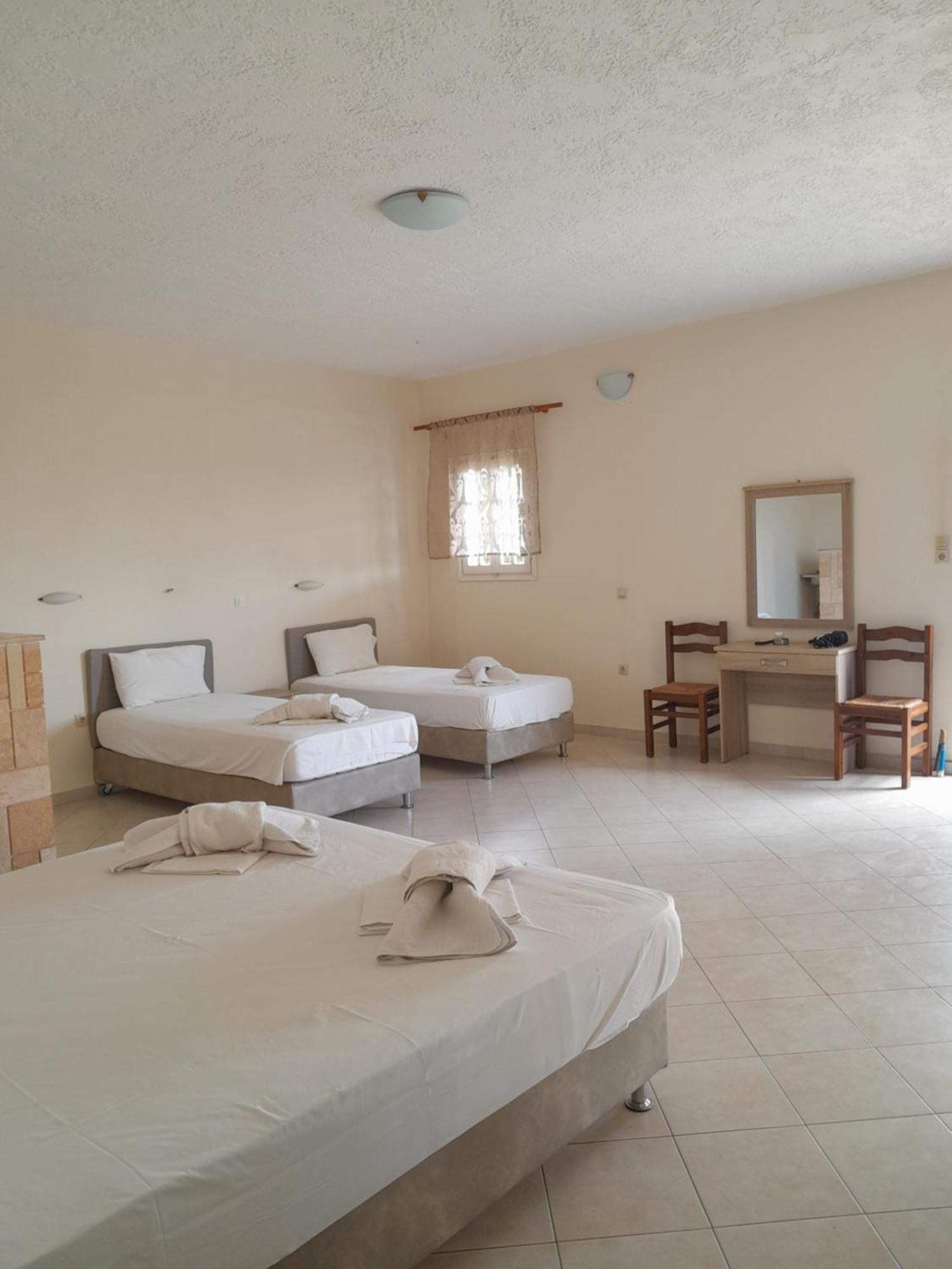 Barbara II Hotel Agia Marina  Exterior photo